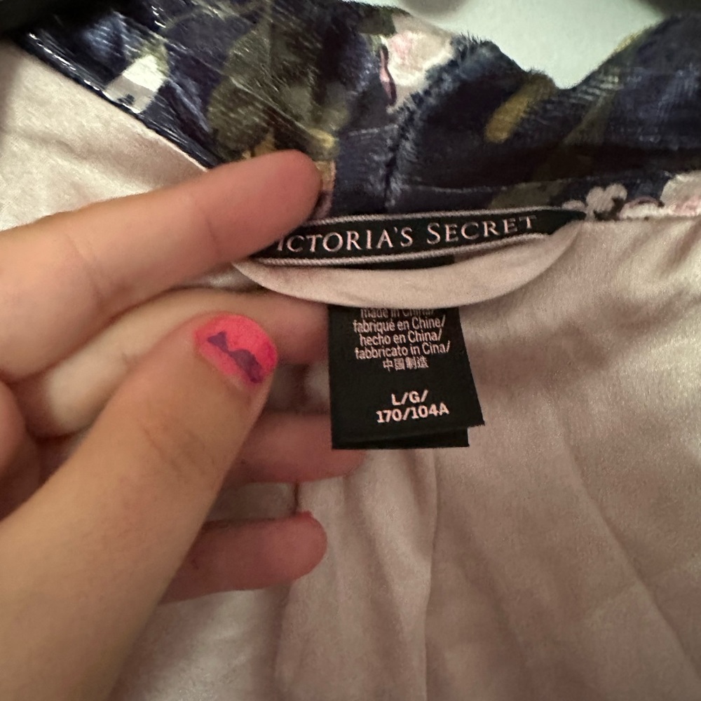 Victoria Secret Robe - Picture 3 of 3